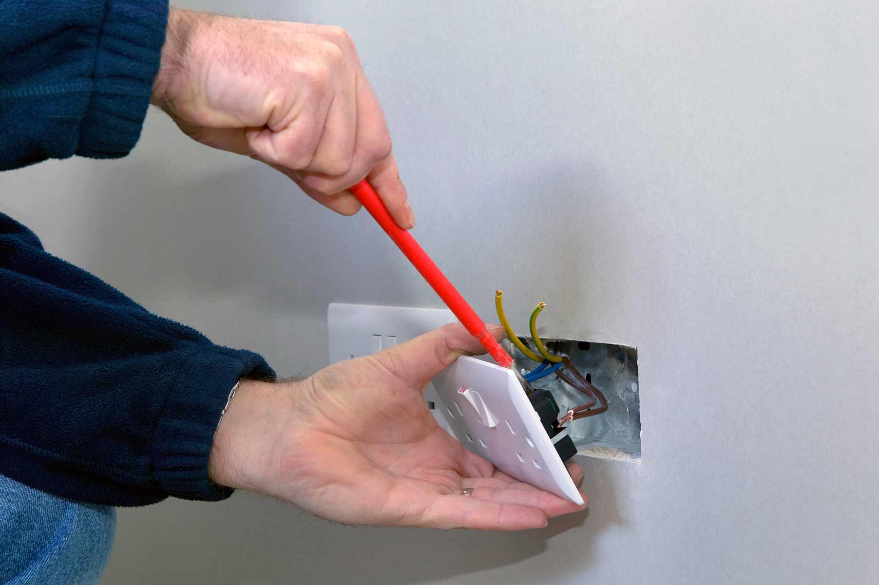 Our electricians can install plug sockets for domestic and commercial proeprties in Hackney and the local area. 
